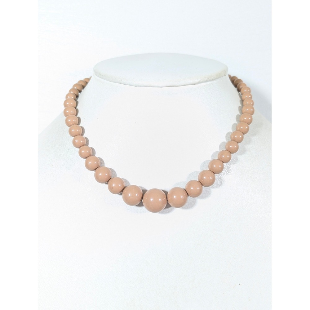 Vintage Beige Lucite Graduated Bead Choker Necklace 16 in Retro Mod Neutral